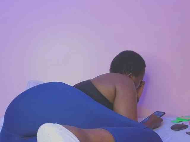 MISS-FAITH091 webcam