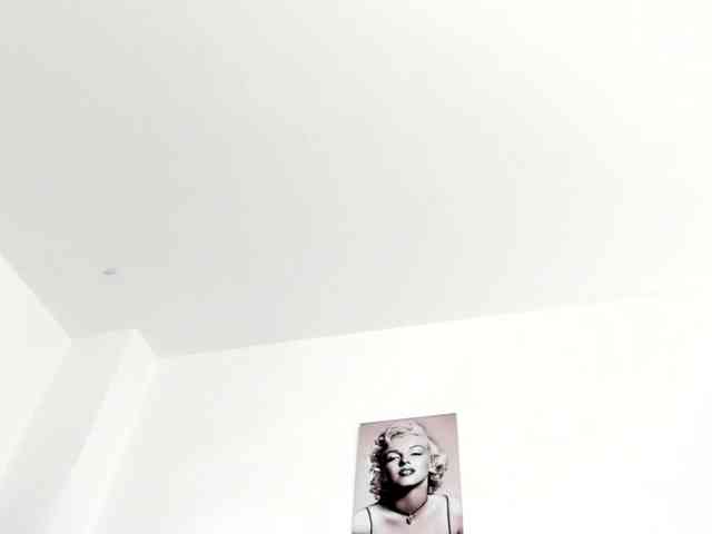 Naomi-93 webcam