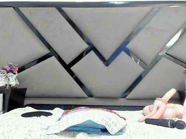 Naomi-93 webcam