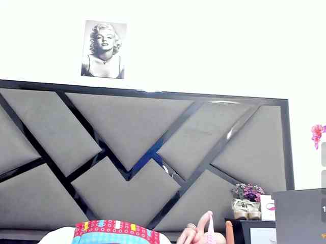 Naomi-93 webcam