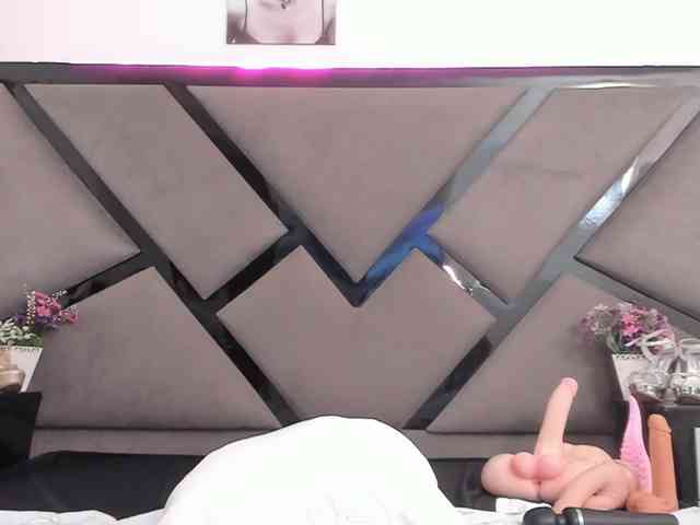Naomi-93 webcam