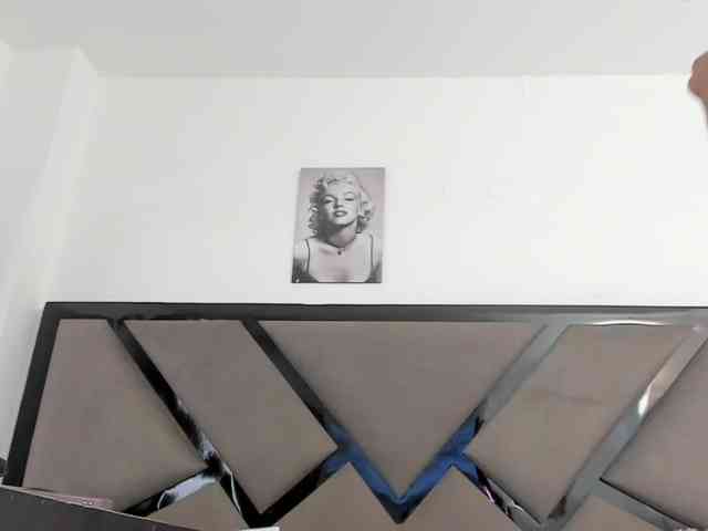 Naomi-93 webcam