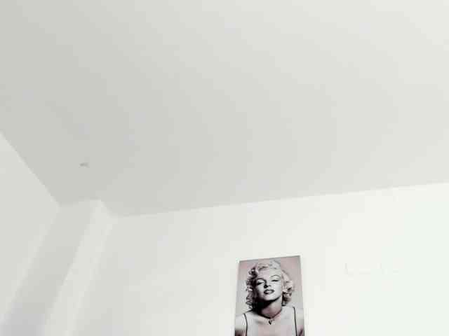 Naomi-93 webcam