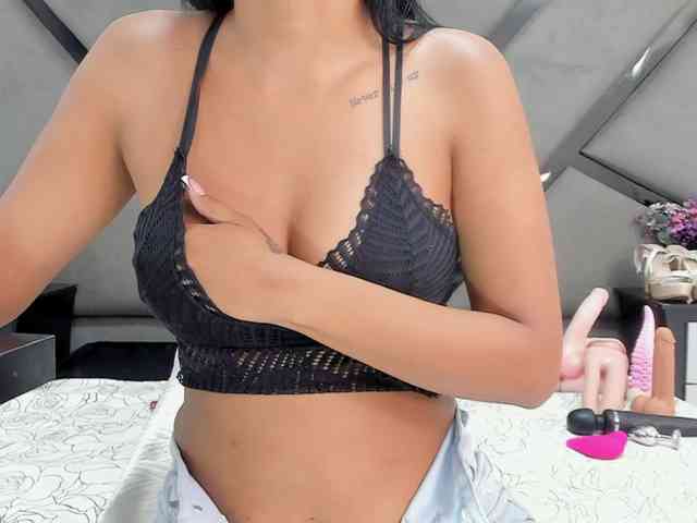 Naomi-93 webcam