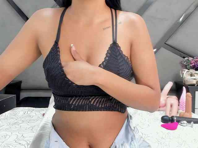 Naomi-93 webcam
