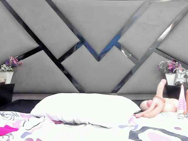 Naomi-93 webcam