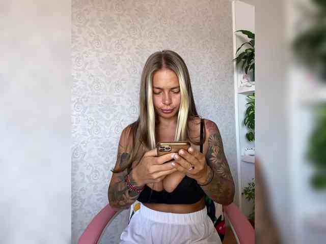 Zenaidasasha webcam