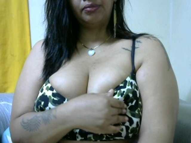 muirakelly webcam bongacams model stream image