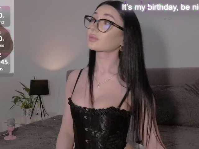 Chiaralovee's BongaCams show and profile