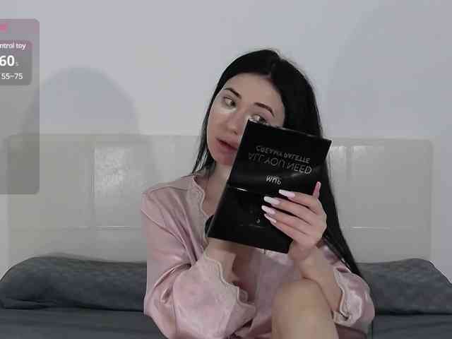Модель: IvyNoirr