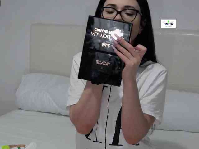 Модель: IvyNoirr