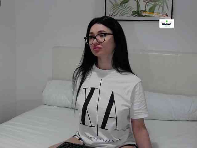 Модель: IvyNoirr