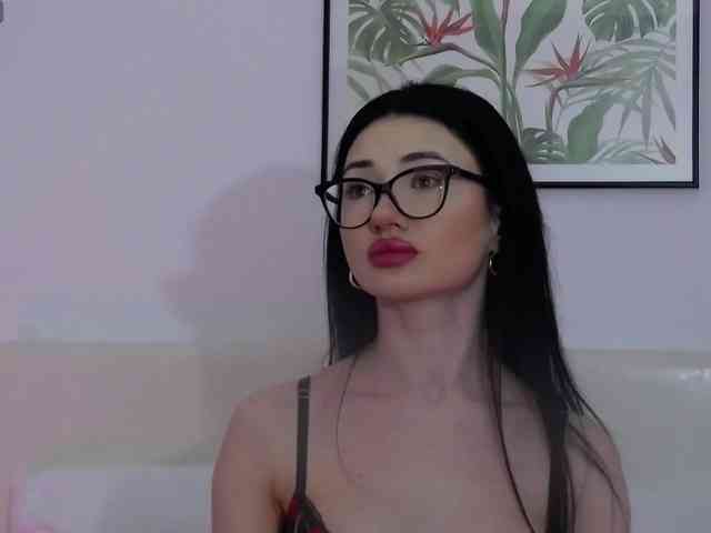 Модель: IvyNoirr