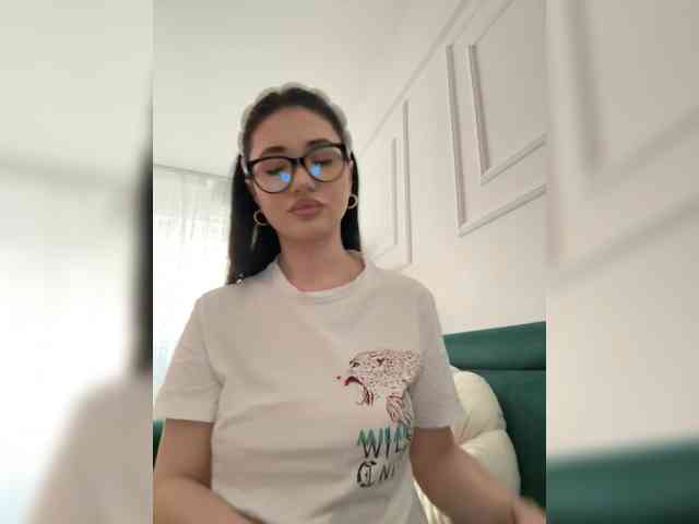 Chiaralovee Live Webcam on BongaCams