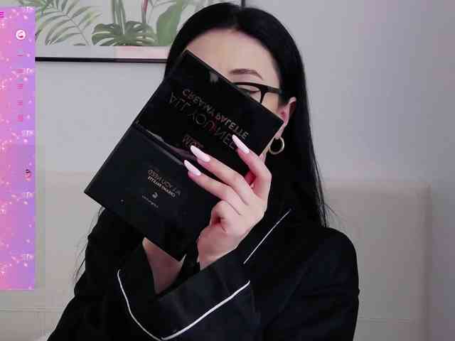 IvyNoirr webcam