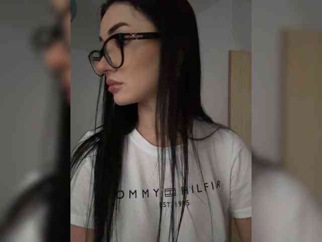 Модель: IvyNoirr