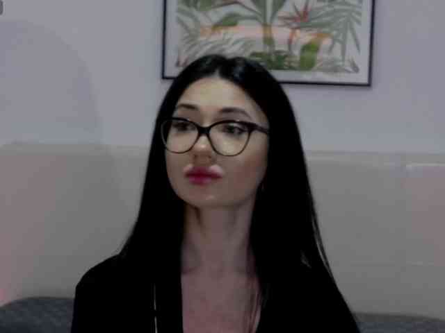 Модель: IvyNoirr