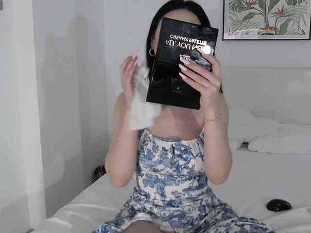 Модель: IvyNoirr