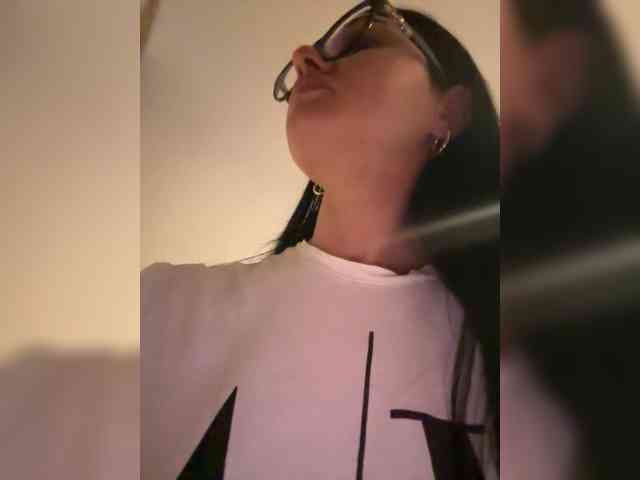IvyNoirr webcam