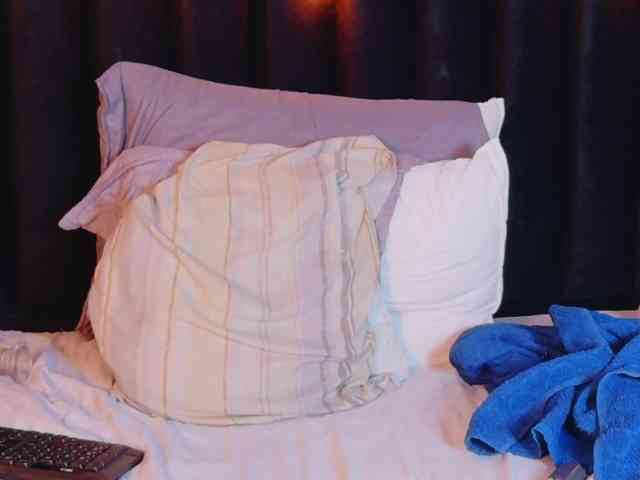 Hotlatinateacher webcam