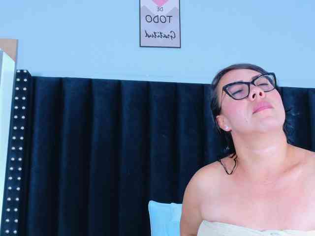 Hotlatinateacher webcam