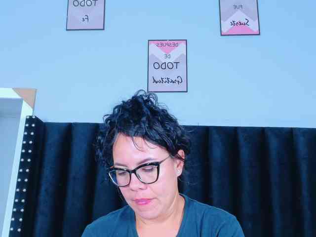 Hotlatinateacher webcam