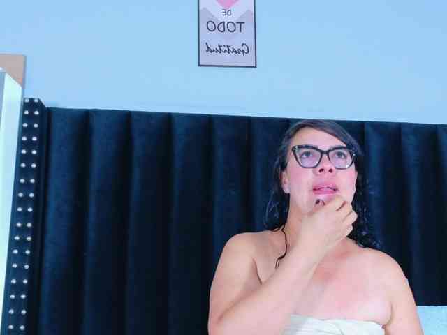 Hotlatinateacher webcam