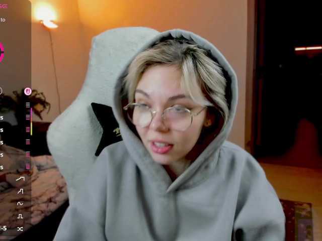 go to chat with AnyaTaylorJoy_