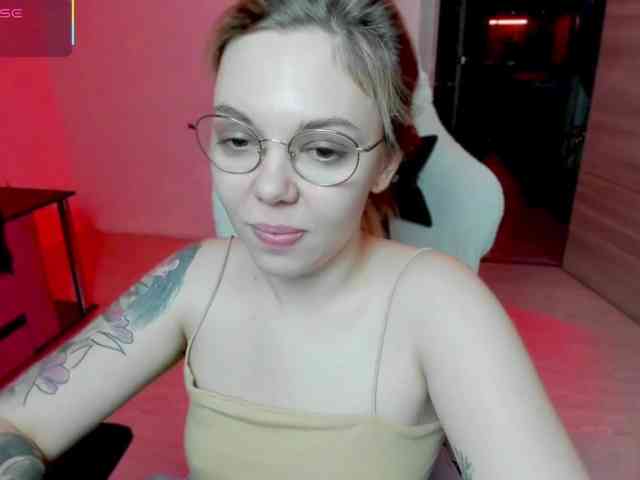 AnyaTaylorJoy_ webcam