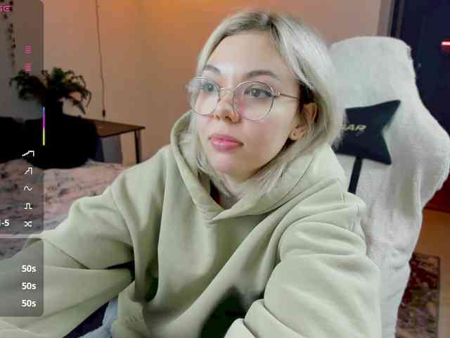 AnyaTaylorJoy_ webcam