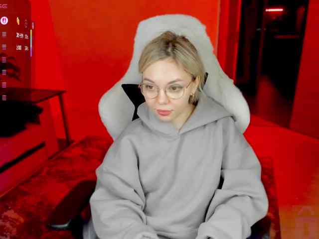 AnyaTaylorJoy_ webcam