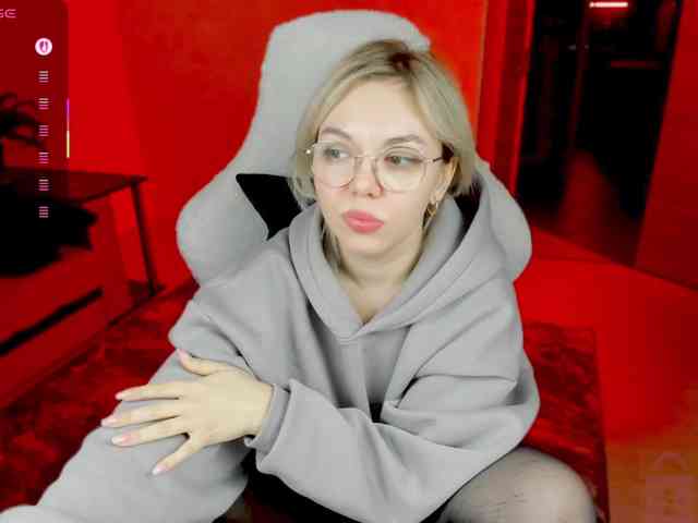 AnyaTaylorJoy_ webcam
