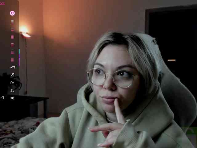 AnyaTaylorJoy_ webcam