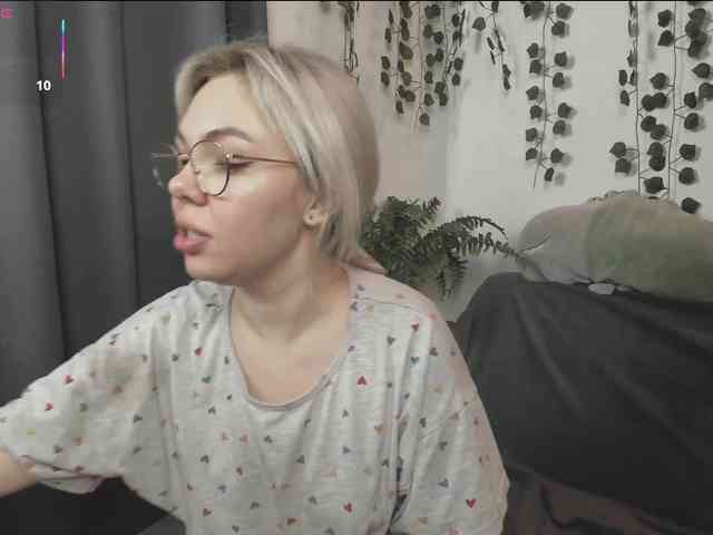 AnyaTaylorJoy_ webcam