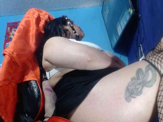 CameliaLong webcam