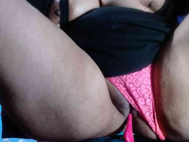 CameliaLong webcam