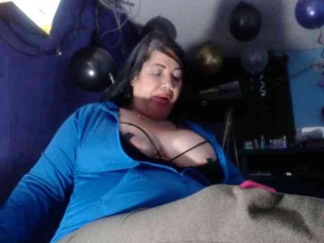 CameliaLong webcam