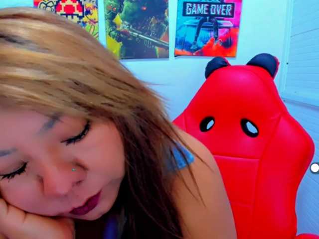 VictoriaLove's BongaCams show and profile