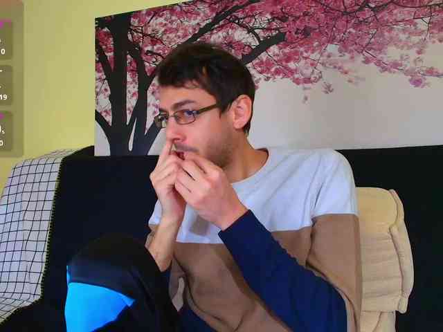 HungEddy Live Webcam on {site_name}