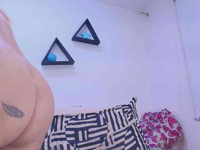 luna-milf webcam