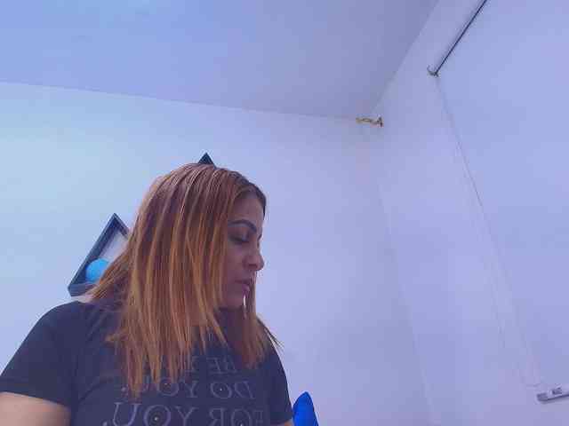 luna-milf webcam