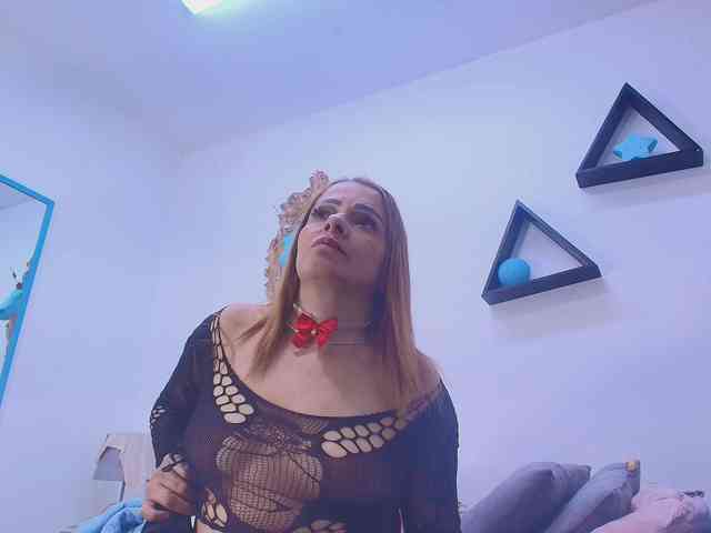 luna-milf webcam