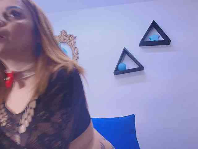 luna-milf webcam
