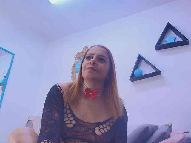 luna-milf webcam