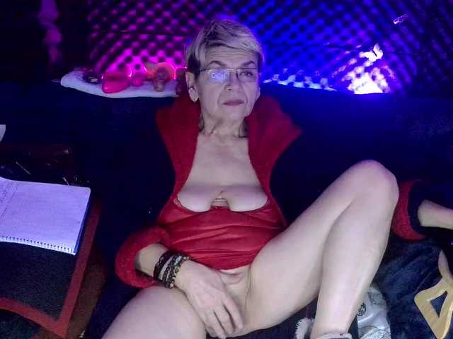 Fantasyca — Hi. I'm watching the camera for only 100 tk or in private for at least a minute. With comments and I'll play along until you cum! Squirt in full private or 400 tk in the general chat!