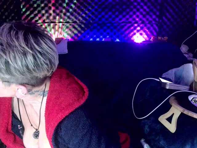 le modèle Fantasyca est en webcam porno dans un show sur le site bongacams, il possède les tags suivants: White/Caucasian,Blonde,Shaved