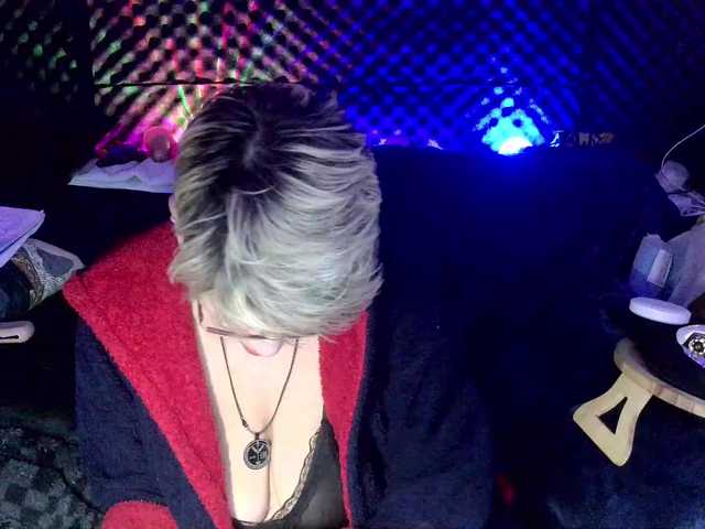 le modèle Fantasyca est en webcam porno dans un show sur le site bongacams, il possède les tags suivants: White/Caucasian,Blonde,Shaved