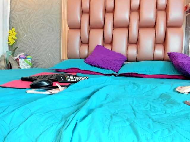 KOURTNEY-'s BongaCams show and profile