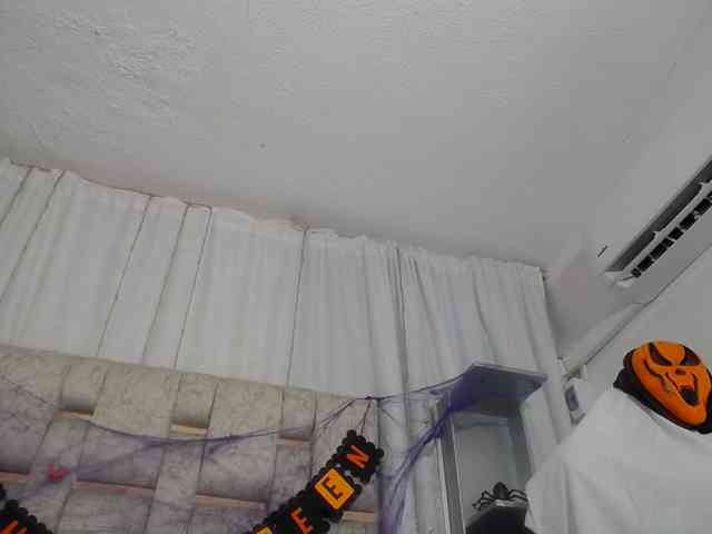 KOURTNEY- webcam