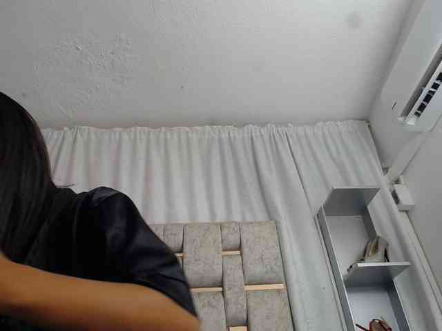 nude webcam chatroom KOURTNEY-